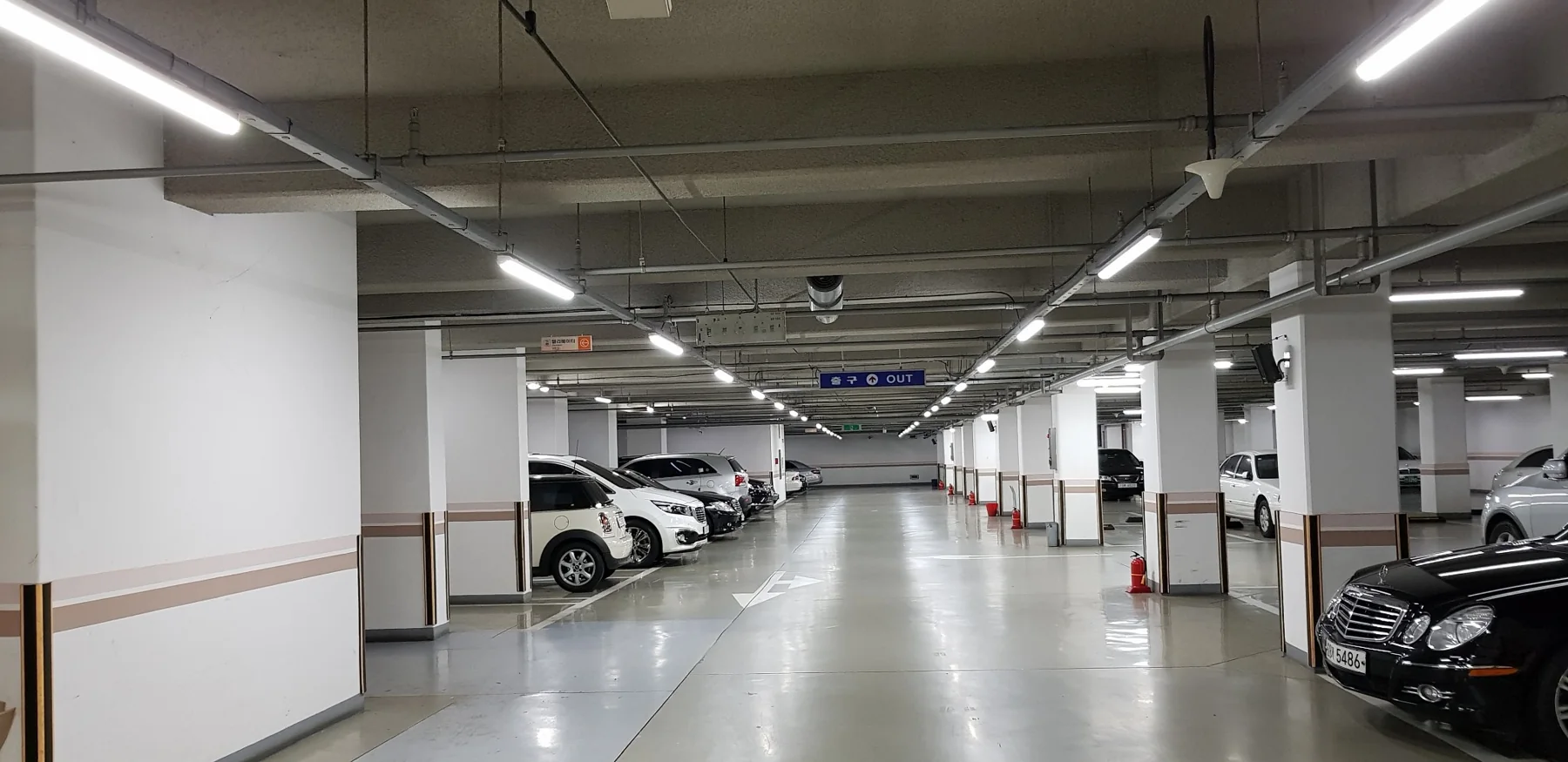 주차장 조명 전경